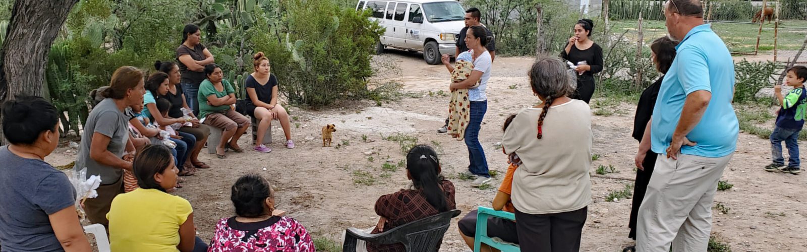 Mission trip group gathered with a Mexican congregation